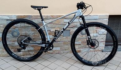 MTB carbonio da 29 - taglia M con soli 300km