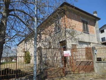Rustico / Casale di 300 m² con più di 5 locali e b