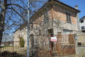 Rustico / Casale di 300 m² con più di 5 locali e b