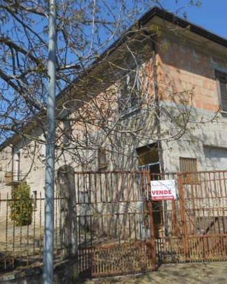 Rustico / Casale di 300 m² con più di 5 locali e b