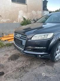 Audi q7 nera anno 2009 motore 3.0 v6 per ricambi