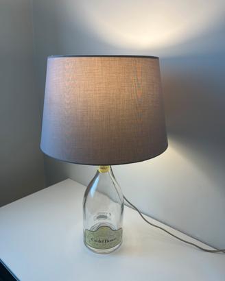Lampada da tavolo con base bottiglia