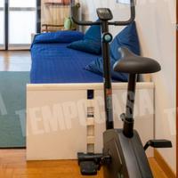 Letto singolo bianco in legno con cassetti