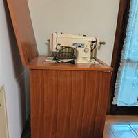 macchina da cucire con mobile