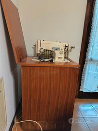 macchina da cucire con mobile