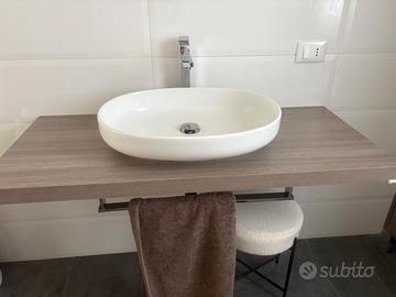 Lavabo completo di mensolone e rubinetteria