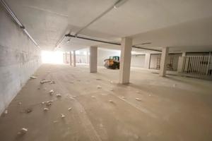 PARETE; Deposito 700MQ di recente costr. FL217