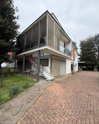Villa di 374 m² con più di 5 locali e box auto dop
