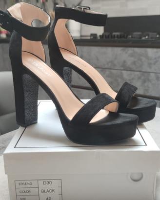 Scarpe sandalo con tacco