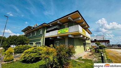 Ampio albergo fronte strada