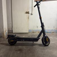 Monopattino elettrico Ninebot MAX G2 - 570km