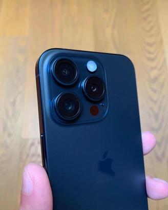 iPhone 15 Pro 100% originale con fattura