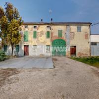 Casa indipendente con ampio giardino privato e loc