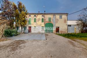 Casa indipendente con ampio giardino privato e loc