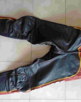 Tuta antipioggia Bellstaff e tuta in pelle Dainese