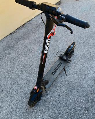 Monopattino elettrico Ducati 
