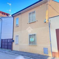 CASA SEMINDIPENDENTE A FERRARA