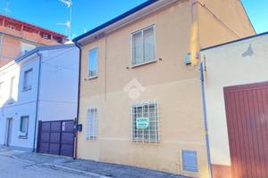CASA SEMINDIPENDENTE A FERRARA