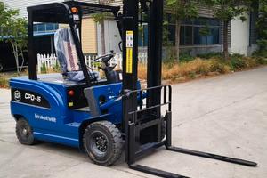 Carrello elevatore elettrico NUOVO 1,5 Fatturabile