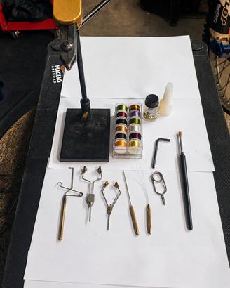 Set  Fly Tying con morsetto, fili e accessori