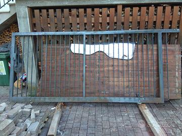 Cancello scorrevole in ferro verniciato