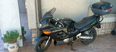 Moto SUZUKI GSX 750F a Foligno Umbria Perugia (PG)