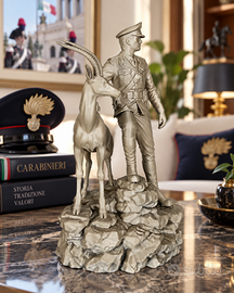 Scultura Statuetta Carabiniere con Gazzella
