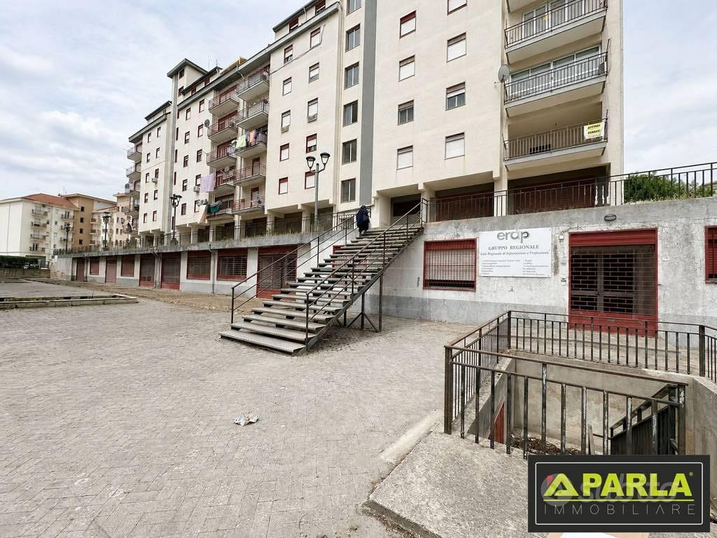 Immobile di 1900 m² con più di 5 locali a Canicatt - Vista 2