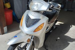 scuter cc 150 con soli 9000 km