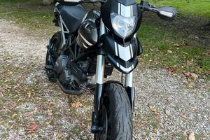 Ducati hypermotard 796 patente A2