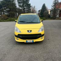 Peugeot 1007 con solo 93 mila km cambio automatico