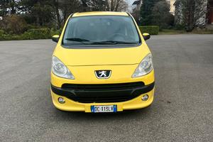 Peugeot 1007 con solo 93 mila km cambio automatico