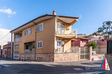 Villa con Giardino, Garage e Cantina