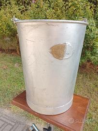 Antico secchio misura latte 20 L in 