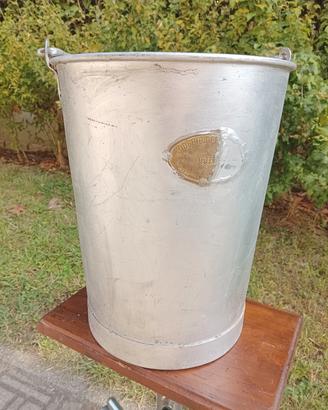 Antico secchio misura latte 20 L in 