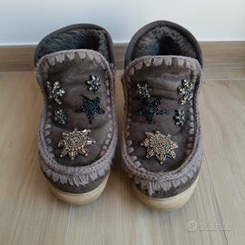 mou donna con gioelli