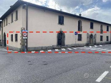 Immobile in asta di 351 m² con 5 locali e box auto