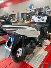 Honda Pcx sinistrato intero o pezzi di ricambio