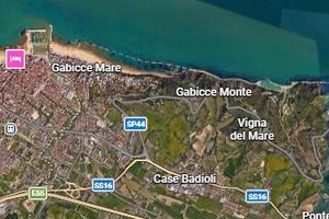 Gabicce con 2 camere da letto e giardino privato