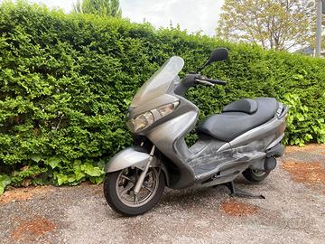 Suzuki Burgman 200 (2007 - solo 30.000 km)