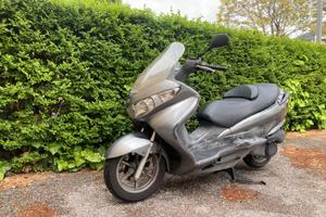 Suzuki Burgman 200 (2007 - solo 30.000 km)