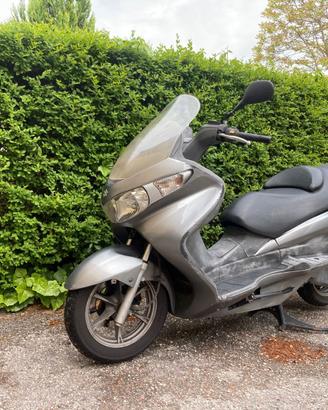 Suzuki Burgman 200 (2007 - solo 30.000 km)