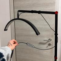 Lampada per ciglia e tattoo con supporto telefono