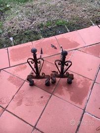 Alari antichi per camino con pomelli in ottone