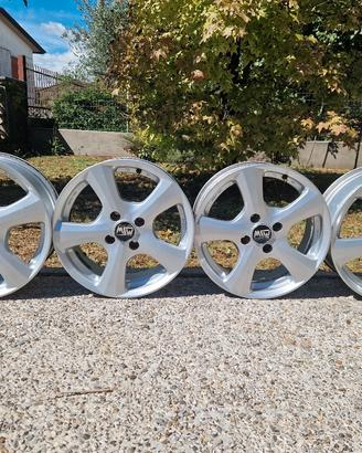 Cerchi in legaMSW by OZ 7x16 ET20-4x108
ET20-4x108