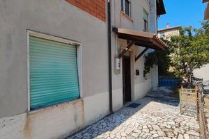 Villetta accostata di 128 mq con giardino