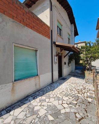 Villetta accostata di 128 mq con giardino