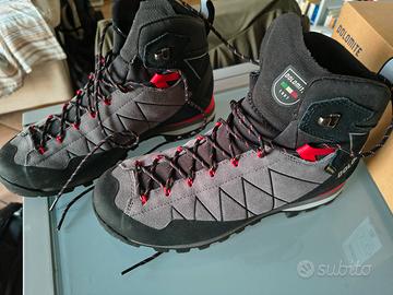 Scarponi trekking dolomite crodarossa 41.5 nuovi