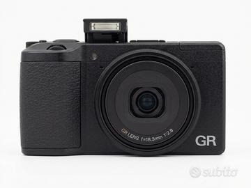 Ricoh GR (ASP-C) - Fotocamera Compatta