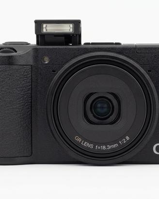 Ricoh GR (ASP-C) - Fotocamera Compatta
